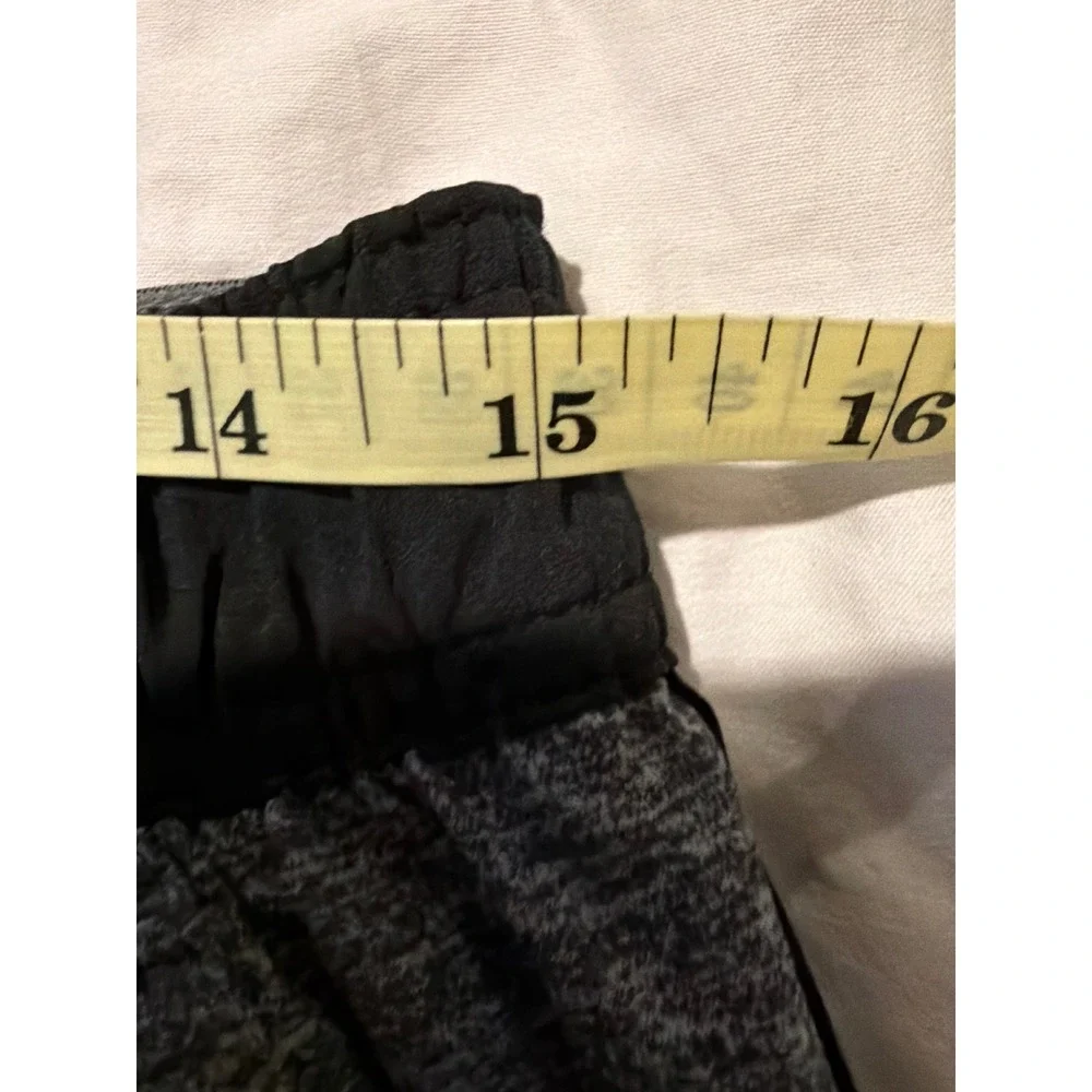 Vuori Banks Shorts Mens Medium Gray Heather Performance Athletic Swim V341